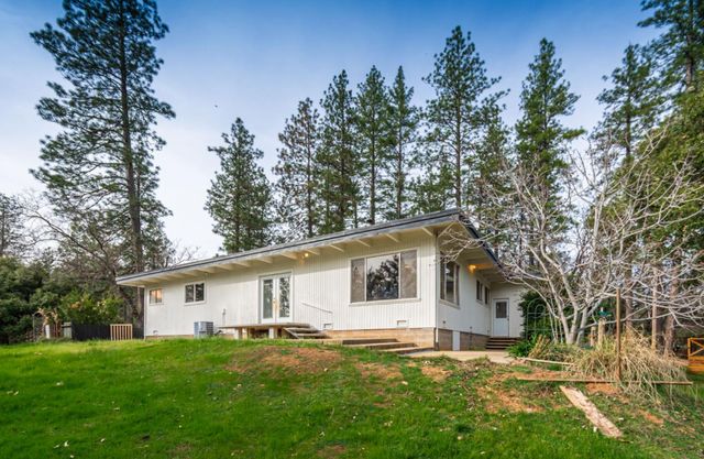13081 Pine Cone Cir, Grass Valley, CA 95945
