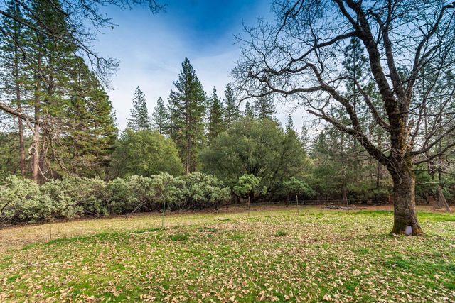 13081 Pine Cone Cir, Grass Valley, CA 95945