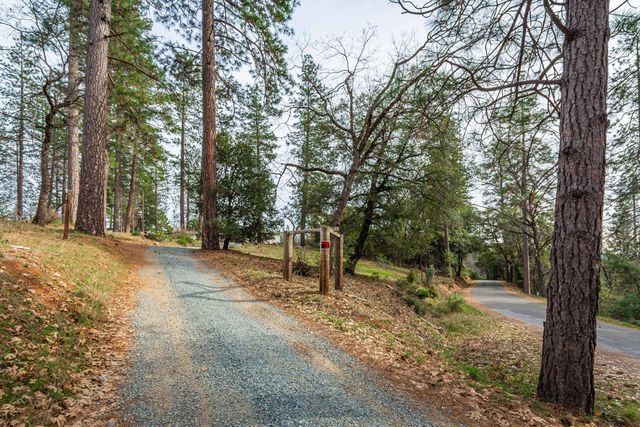 13081 Pine Cone Cir, Grass Valley, CA 95945