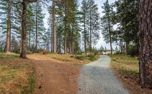 13081 Pine Cone Cir, Grass Valley, CA 95945