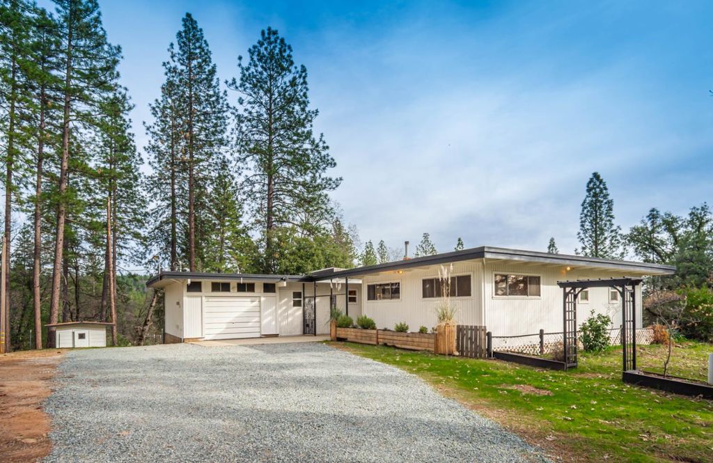 13081 Pine Cone Cir, Grass Valley, CA 95945