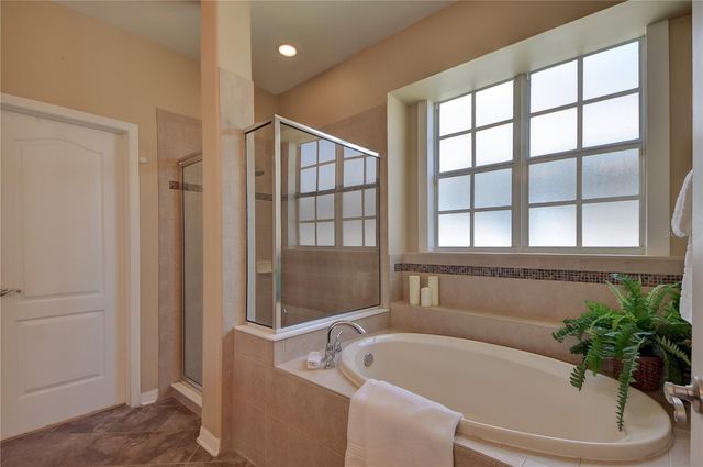 16001 LONEOAK VIEW DRIVE, Lithia, FL 33547