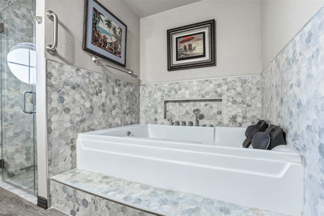 8904 Woodlawn Drive, Granbury, TX 76049