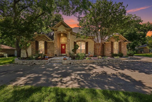 8904 Woodlawn Drive, Granbury, TX 76049