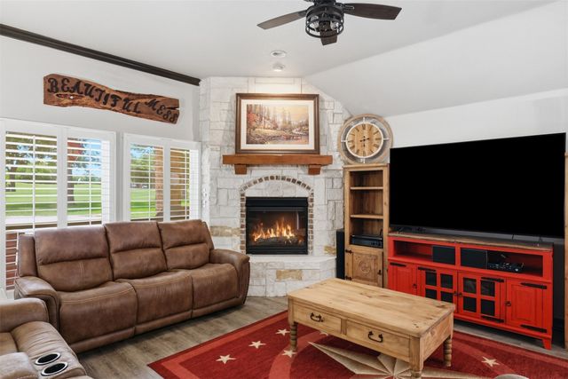 8904 Woodlawn Drive, Granbury, TX 76049