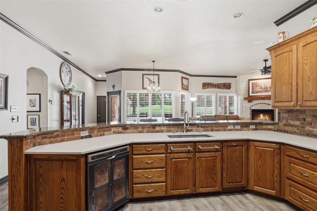 8904 Woodlawn Drive, Granbury, TX 76049