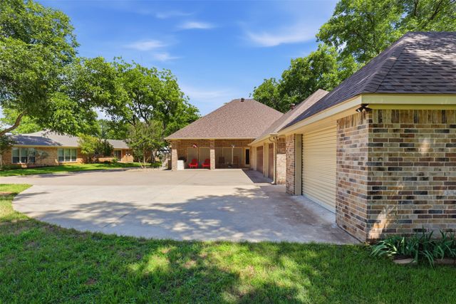 8904 Woodlawn Drive, Granbury, TX 76049