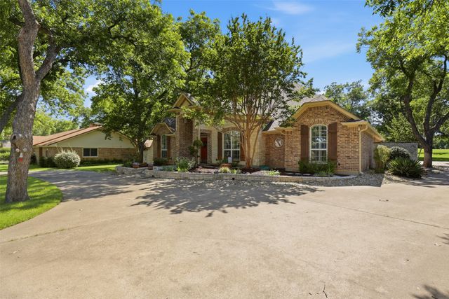 8904 Woodlawn Drive, Granbury, TX 76049
