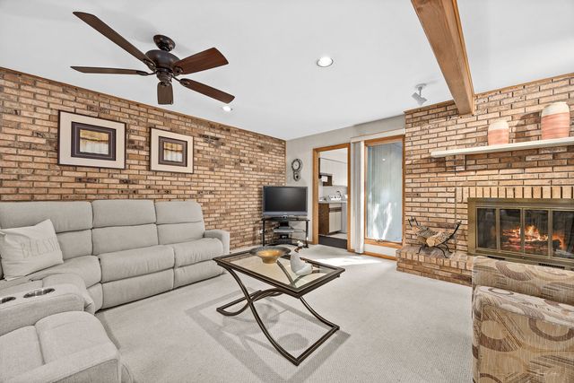 20 Geneva Court, Crete, IL 60417