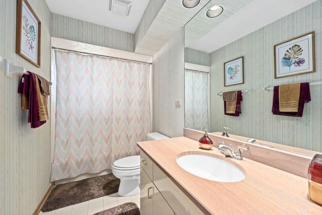 20 Geneva Court, Crete, IL 60417