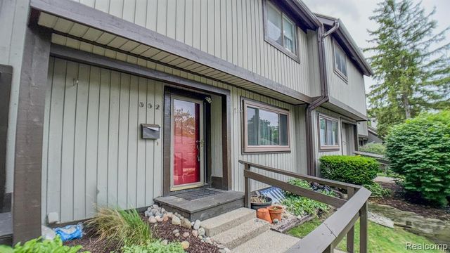 552 Foxboro Square, Brighton, MI 48116