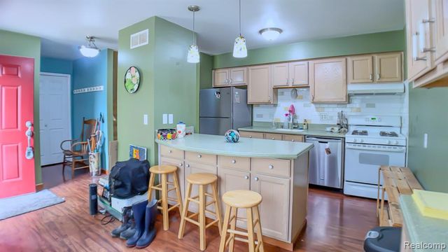 552 Foxboro Square, Brighton, MI 48116