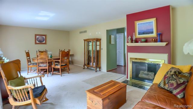 552 Foxboro Square, Brighton, MI 48116