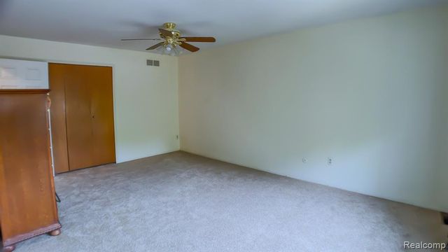 552 Foxboro Square, Brighton, MI 48116