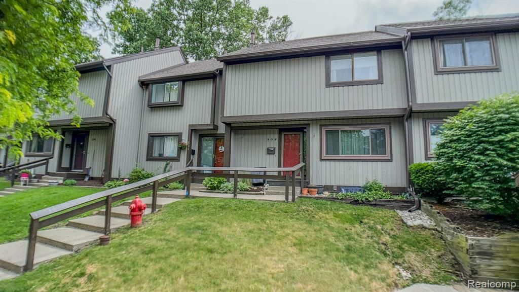 552 Foxboro Square, Brighton, MI 48116