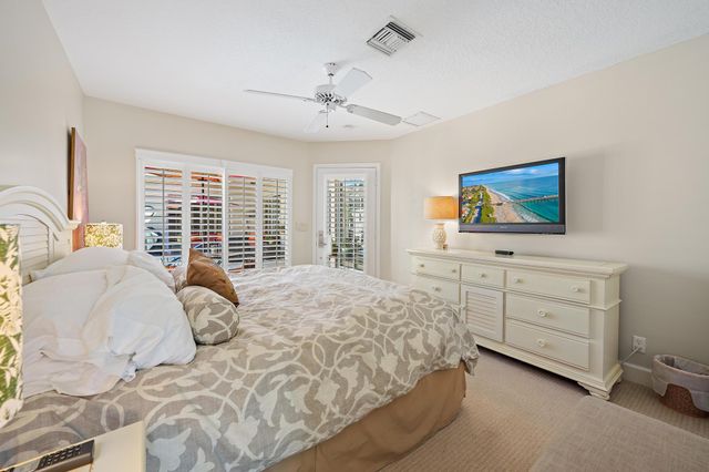 220 Woodsmuir Court, Palm Beach Gardens, FL 33418