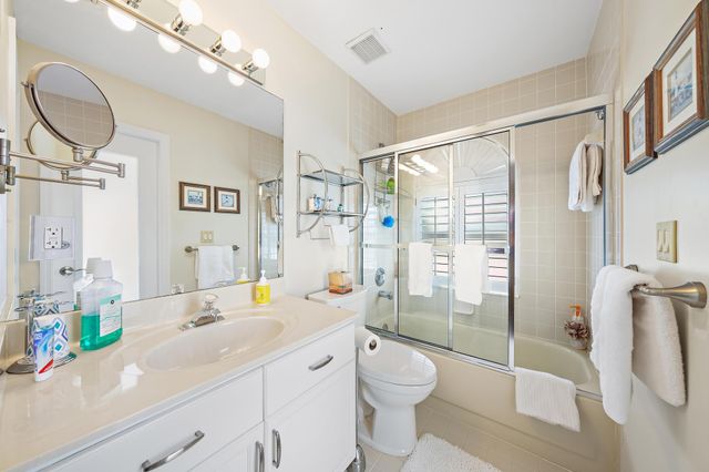 220 Woodsmuir Court, Palm Beach Gardens, FL 33418