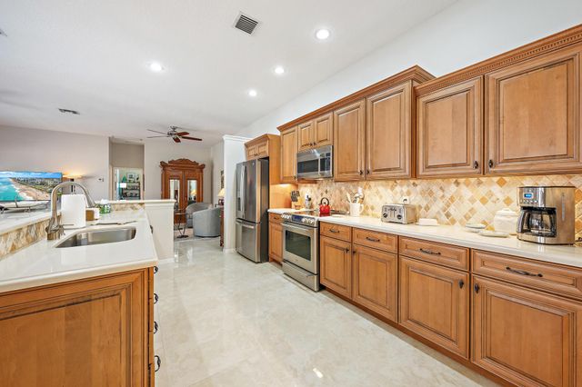 220 Woodsmuir Court, Palm Beach Gardens, FL 33418