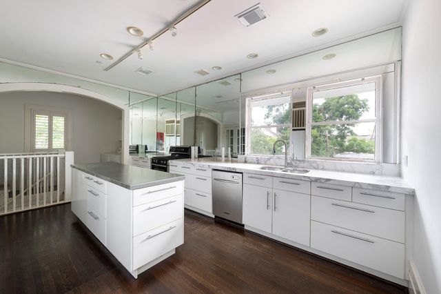 3416 Audubon Place, Houston, TX 77006