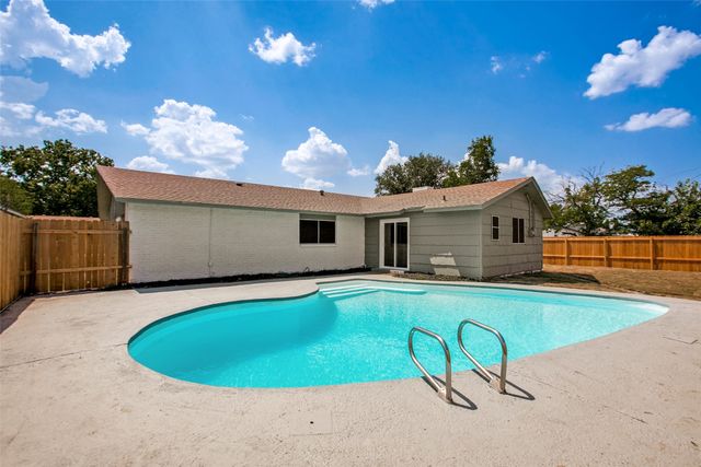 226 N Forest Crest Drive, Garland, TX 75042