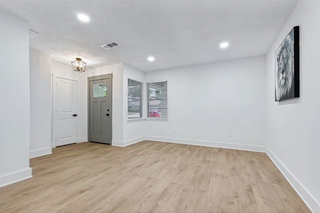 226 N Forest Crest Drive, Garland, TX 75042