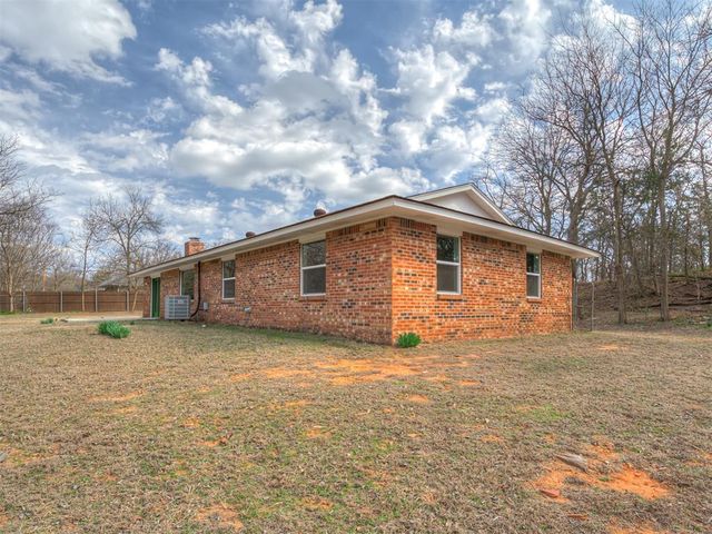 9925 Aztec Drive, Norman, OK 73026