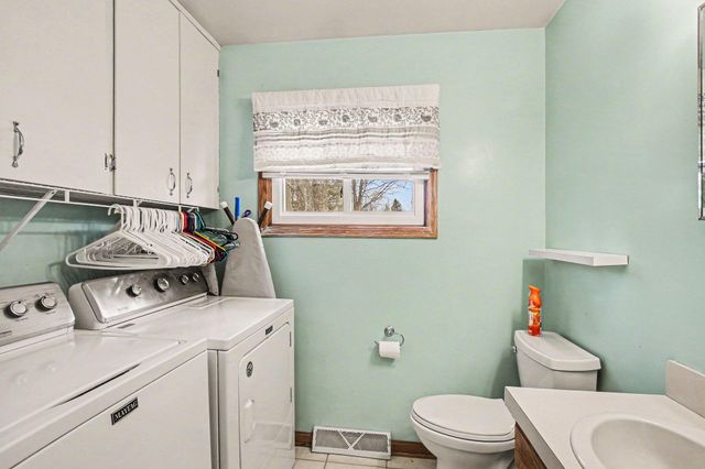 6243 Woodcliff Street, Laketown Twp, MI 49423