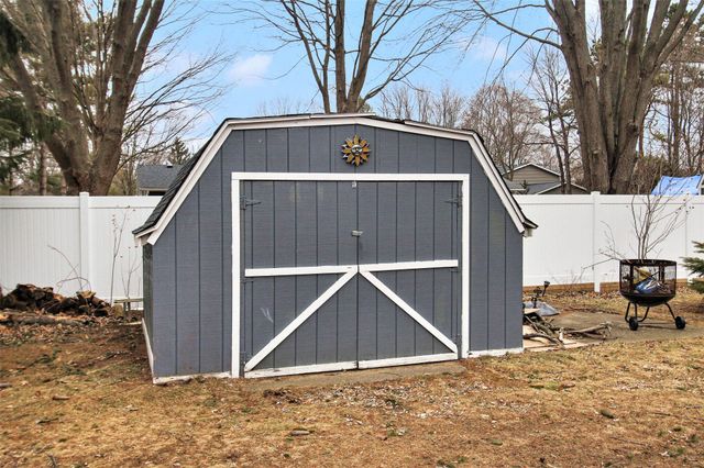 6243 Woodcliff Street, Laketown Twp, MI 49423