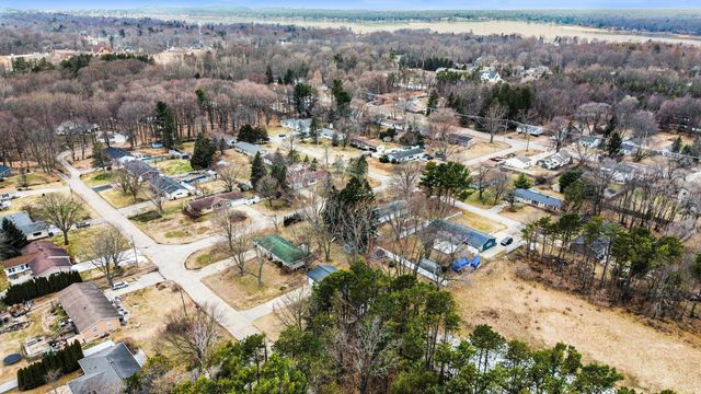 6243 Woodcliff Street, Laketown Twp, MI 49423