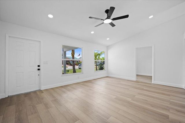 5082 Dalewood Lane, Lake Worth, FL 33467