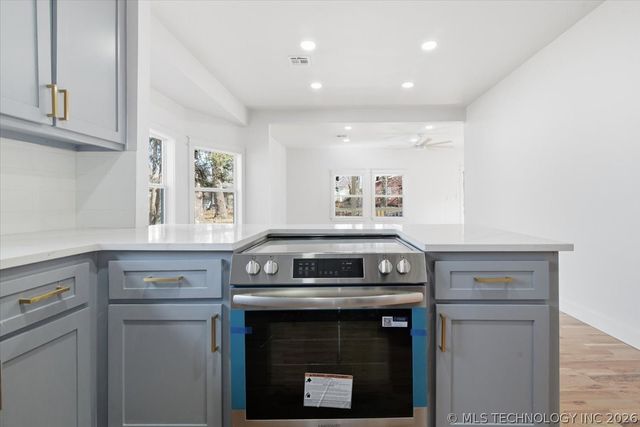 410 S Xanthus Avenue, Tulsa, OK 74104