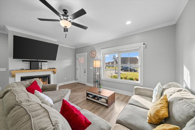 57 Country Cove Dr, Rossville, GA 30741