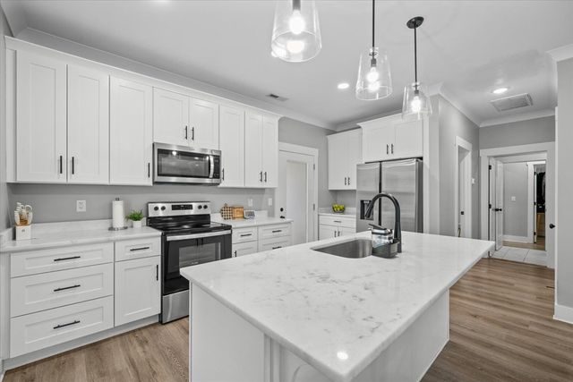 57 Country Cove Dr, Rossville, GA 30741