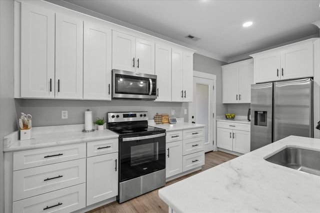 57 Country Cove Dr, Rossville, GA 30741