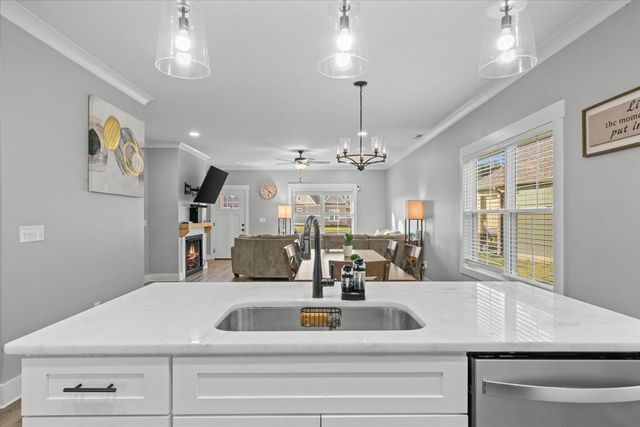 57 Country Cove Dr, Rossville, GA 30741