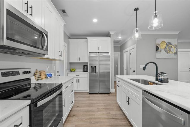 57 Country Cove Dr, Rossville, GA 30741