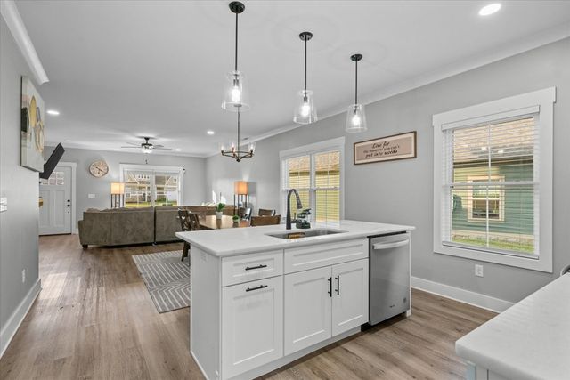 57 Country Cove Dr, Rossville, GA 30741