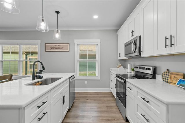 57 Country Cove Dr, Rossville, GA 30741