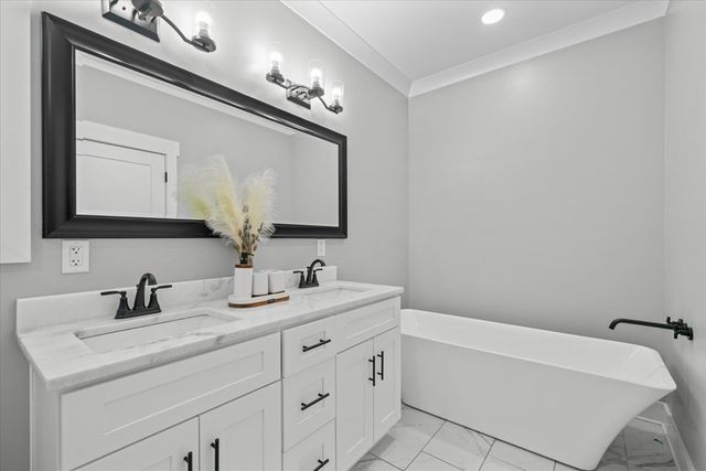 57 Country Cove Dr, Rossville, GA 30741