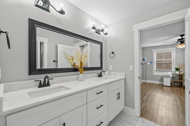 57 Country Cove Dr, Rossville, GA 30741