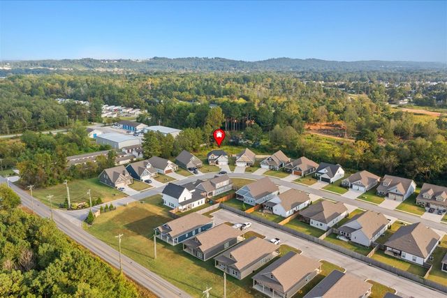 57 Country Cove Dr, Rossville, GA 30741