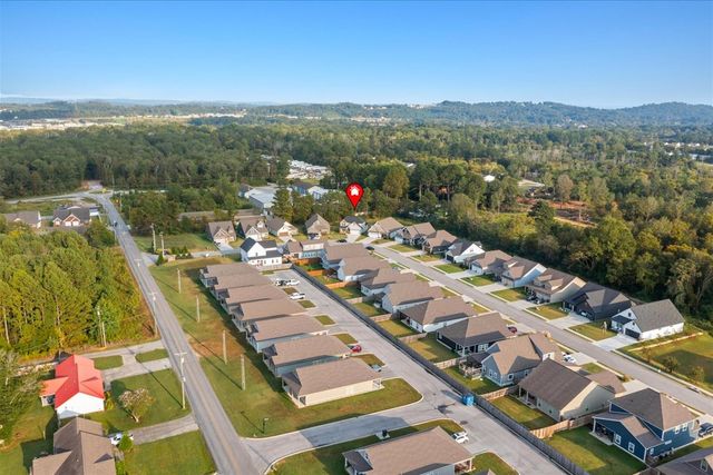 57 Country Cove Dr, Rossville, GA 30741