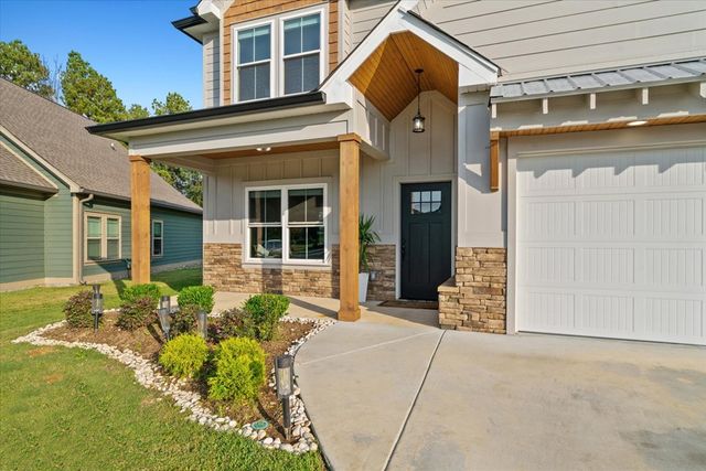 57 Country Cove Dr, Rossville, GA 30741