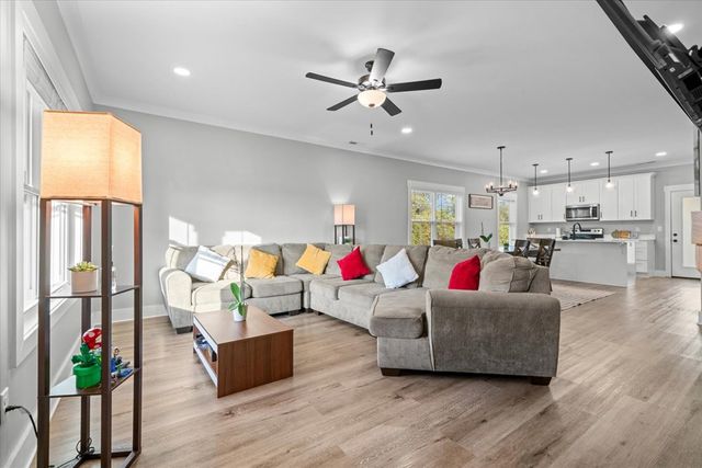 57 Country Cove Dr, Rossville, GA 30741