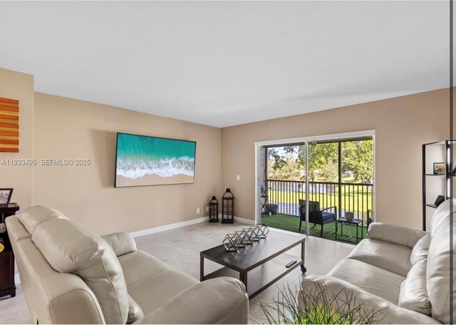 8511 Old Country Mnr 408, Davie, FL 33328