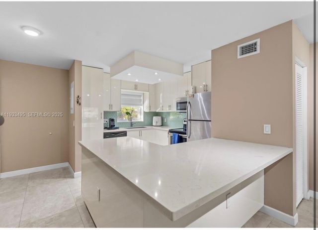 8511 Old Country Mnr 408, Davie, FL 33328