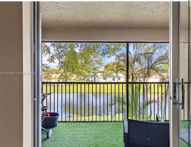 8511 Old Country Mnr 408, Davie, FL 33328