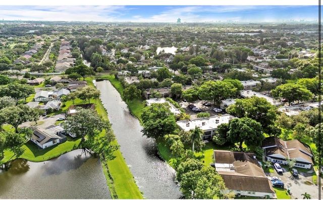 8511 Old Country Mnr 408, Davie, FL 33328