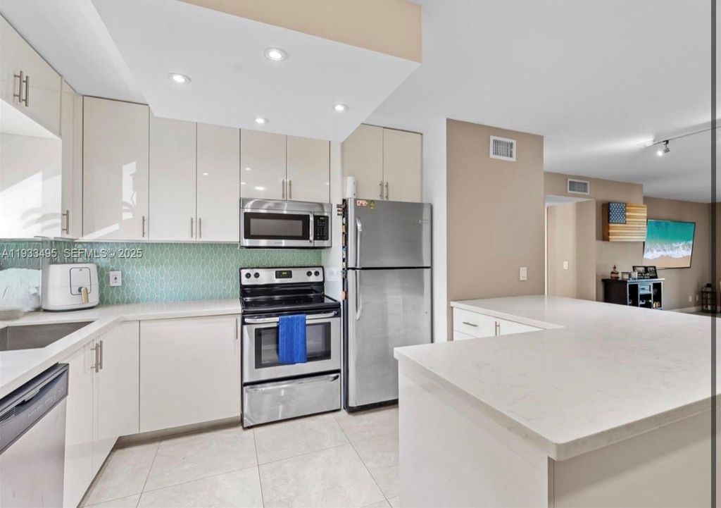 8511 Old Country Mnr 408, Davie, FL 33328