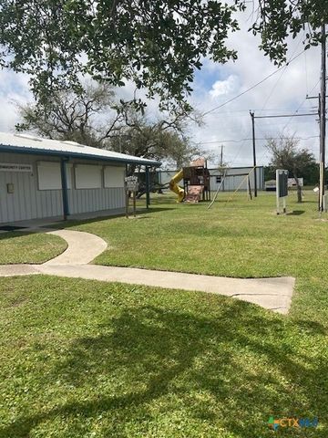 139 W Pin Oak Lane, Rockport, TX 78382